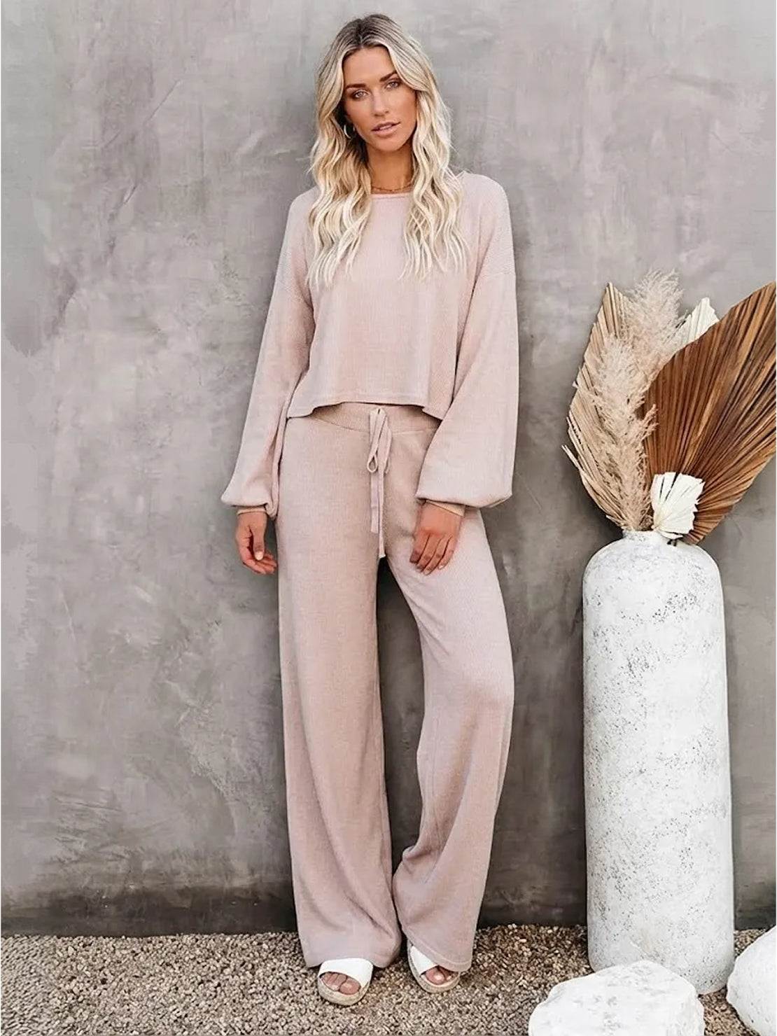 Hailey | Women's Cropped Sweatshirt and Wide-Leg Pants Lounge Set
